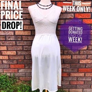 TRUE VINTAGE VASSARETTE 36L Full dress slip Satin